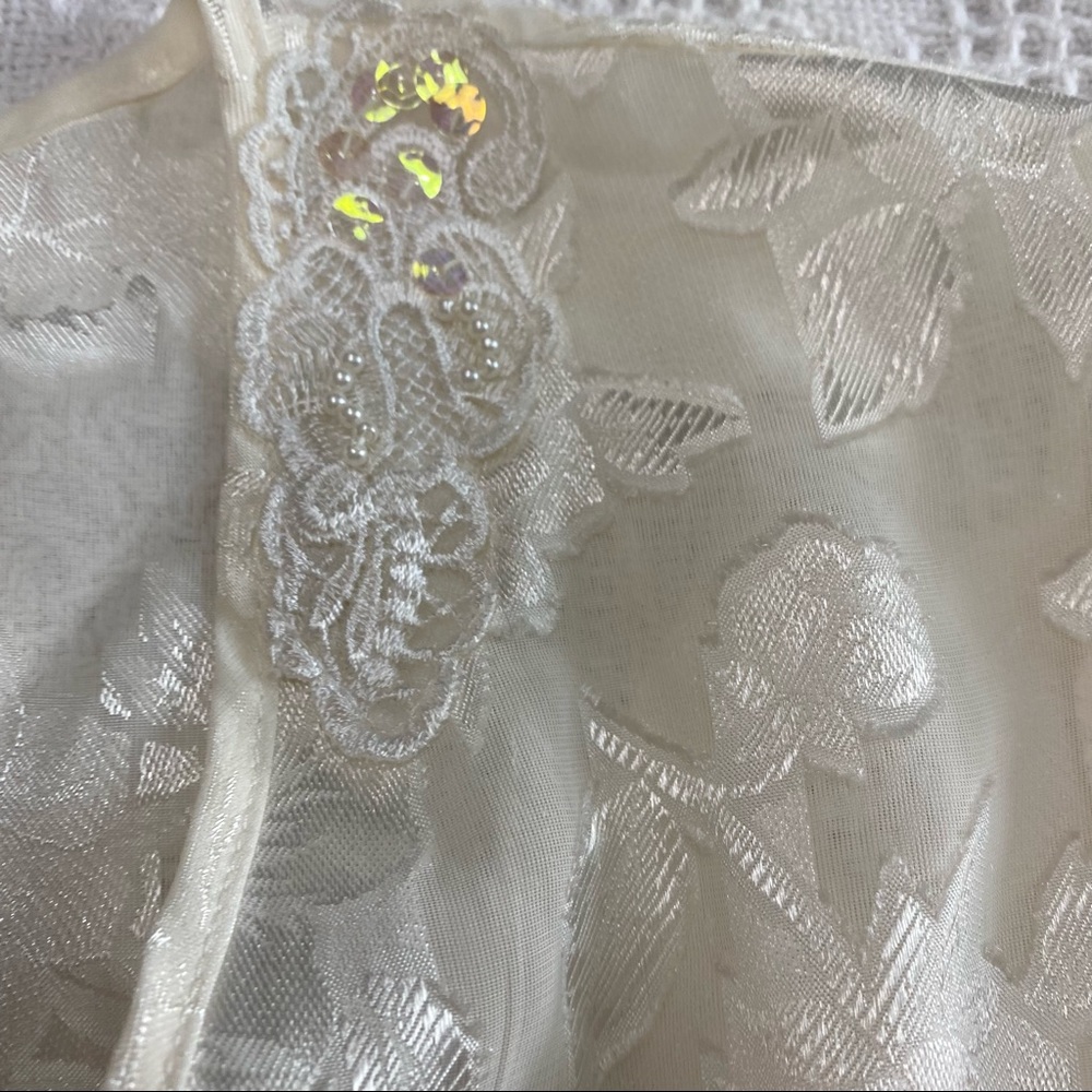 Secret Treasure Lace Robe (L) - Picture 4 of 4